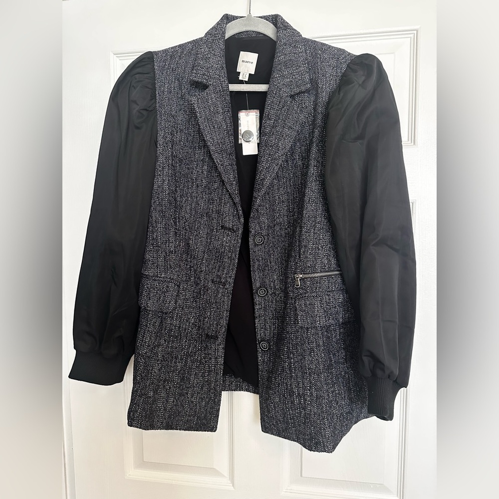 Women's Black and Gray Jacket